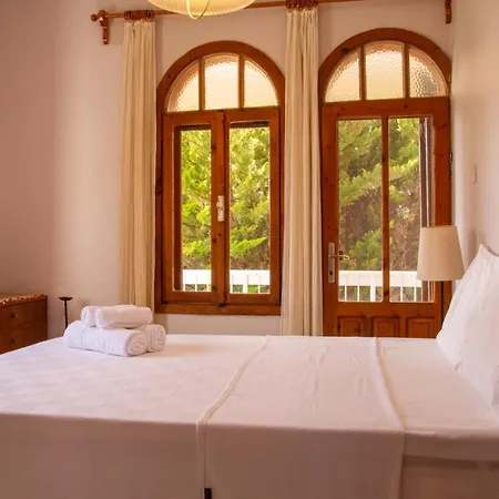 Detached House With Garden In Cesme