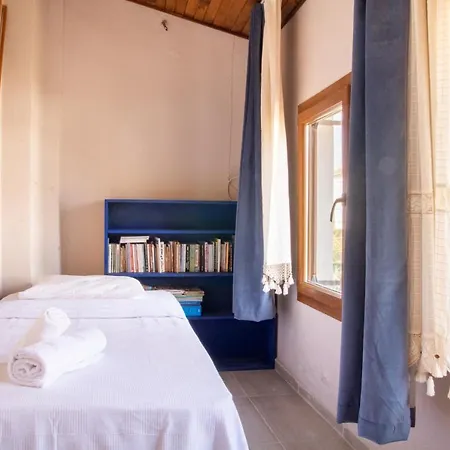 Detached House With Garden In Cesme 4*