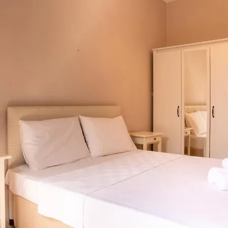 Detached House With Garden In Cesme 4*