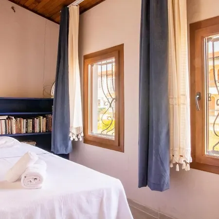 Detached House With Garden In Cesme 4*